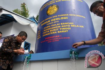 Jonan Resmikan Sumur Bor Air di Bukittinggi