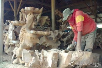 Mebel Akar Jati Rembang Diminati Luar Negeri 
