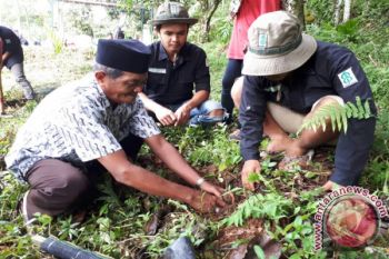 Mapala FIB Unand Bagikan 750 Bibit Pohon
