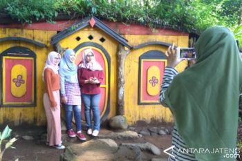 Kampung Kurcaci Tawarkan Wisata Alam 