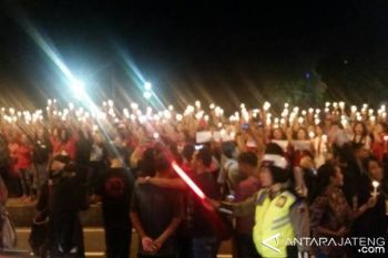 Ratusan Warga Purwokerto Nyalakan Lilin untuk NKRI