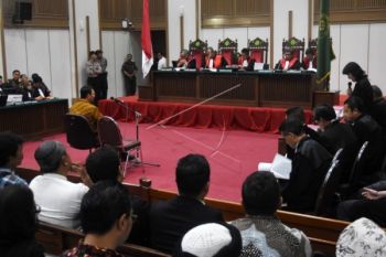 Ketika tiga hakim perkara Ahok mendapat promosi