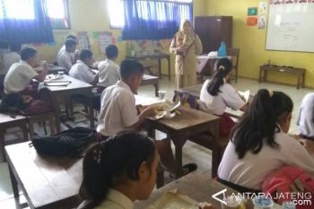 Siswa SD Peroleh Asupan Gizi Sebelum Ujian 