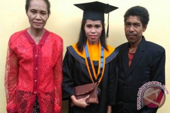 TKI Sukses Sarjanakan Anaknya