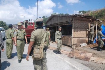 Pemkab Temanggung Bongkar 6 Lapak PKL Sigandul 