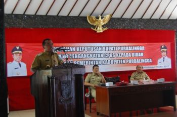 Bupati Pastikan 127 Bidan Terima SK CPNS Bebas KKN 