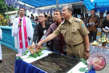 Lomban Resmikan Gedung Gereja KGPM Solagratia Bitung