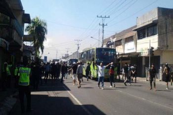 Polisi Magelang Halau Suporter PSS Sleman 