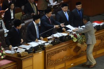 PKS minta Paripurna DPR batalkan angket KPK