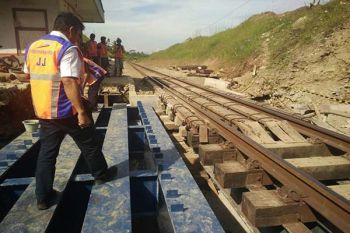 KAI Purwokerto Normalisasi Jalur di Wilayah Rawan Bencana
