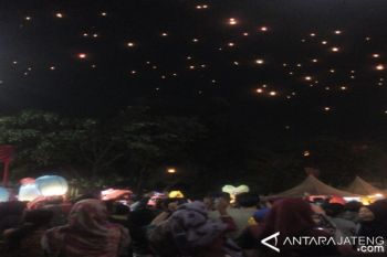 4.700 Lampion Sambut Festival Banjir Kanal Barat