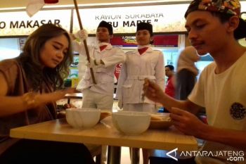 Rawon Bu Marie Ajak Pembeli Peringati Harkitnas 