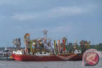Mantap! Murung Raya Pertahankan Juara Perahu Hias Kalteng