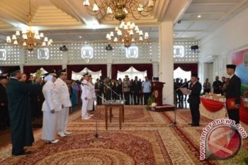 Gubernur Kalteng Intruksikan 4 Sektor Prioritas Bagi Bupati Kobar-Barsel Terpilih 