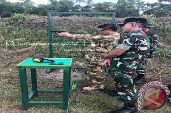 Dari Keikutsertaan Irianto Bersama Para Gubernur pada Acara Pembaretan di Natuna (Bagian kedua-habis) Tumbuhkan Kebersamaan, Bangga Bisa Bersama TNI di &acirc;&euro;&oelig;Medan Perang&acirc;&euro;