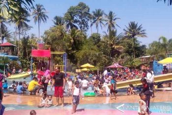 Ribuan Pengunjung Padati Pikatan Water Park Temanggung