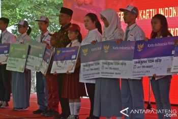 Siswa Yatim di Solo Peroleh Kartu Indonesia Pintar