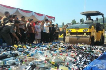 1.000 Botol Minuman Beralkohol Dimusnahkan di Temanggung