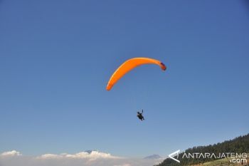 Atlet Paralayang Kenalkan Potensi Wisata Alam Temanggung