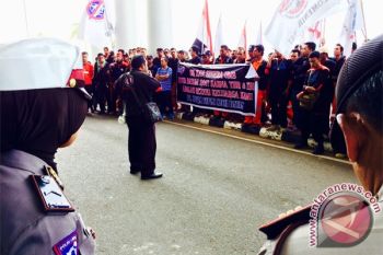 Gubernur Kepri Diminta SK-kan UMSK Batam 2017