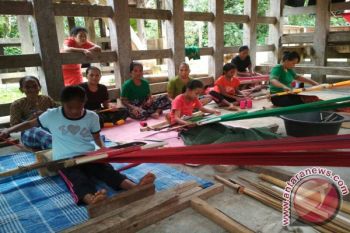 Pemkab Toraja Utara Bentuk Kampung Pertenunan