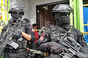 Densus Geledah Rumah Terduga Teroris di Karanganyar 