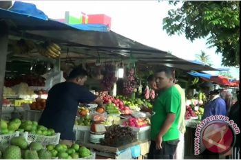 Banyak Dicari, Harga Buah-buahan Naik di Pasbar