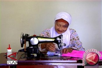 Agar Tetap Produktif, Padang Bantu Modal Usaha Warga Lansia