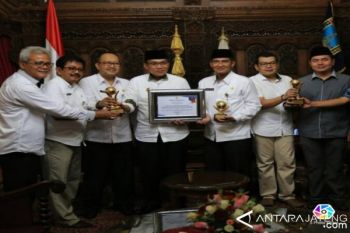 PDAM Kudus Raih Top BUMD 2017