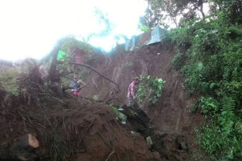 Dua Rumah di Banyumas Terkena Longsor 