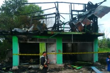 Bengkel Ketok Magic Jombang Terbakar Dua Penghuni Nyaris Terpanggang