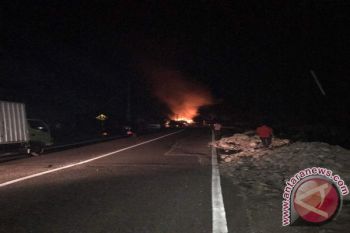 Si Jago Merah Lalap Kios Di Lembah Anai