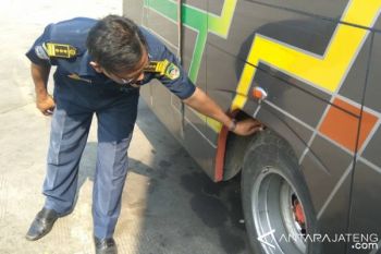 Jelang Mudik, Kemenhub Cek Kelaikan Bus di Terminal Purwokerto 