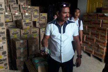 Polres Merauke dan Pos POM razia barang kedaluwarsa