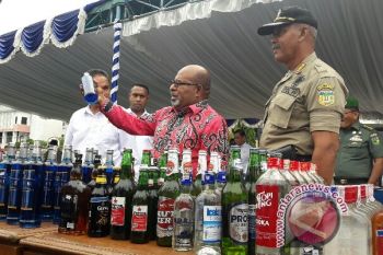Gubernur Papua beri peringatan keras terhadap penjual minuman beralkohol 