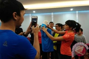Tika Bravani dan Suami Jadi Duta Banggai Run 2017