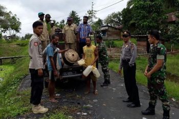 TNI-Polri razia pembuatan minuman beralkohol di Tamanim Mappi