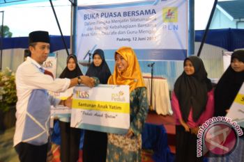 PLN Wilayah Sumbar Berbagi Kebahagiaan Bersama Anak Yatim dan Kaum Dhuafa