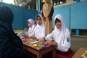 Metode "Bismillah" Permudah Siswa Tunarungu Mengaji 
