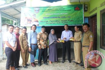Warga Sungai Aur Pasaman Barat Serbu Pasar Murah PT Agrowiratama