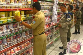 Pemkot Pekalongan Sita Puluhan Makanan Kedaluarsa 