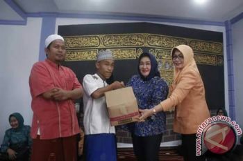 PKK-DWP Sultra Santuni Sejumlah Panti Asuhan