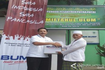 Semen Indonesia Bagikan 3.000 Bingkisan Ramadhan