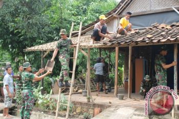 TNI-Rakyat Bangun Rumah Ibadah di Perbatasan