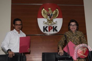 KPK Tahan Empat Tersangka Korupsi DPRD Mojokerto