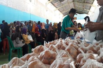 Warga Padati Pasar Murah Masjid Al-hakim Temanggung 