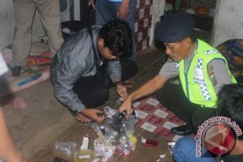 Hirup lem fox, Polres Touna tangkap enam pemuda 