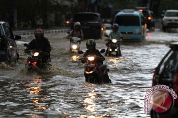 Pemkab Konawe Utara salurkan bantuan korban banjir