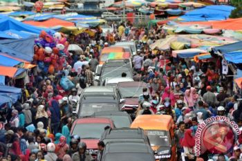 Ribuan Pengunjung Padati Pasar Raya, Hati-hati Barang Berharga