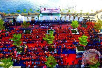 6.000 Petugas Kebersihan Makassar Terima Bingkisan Lebaran 